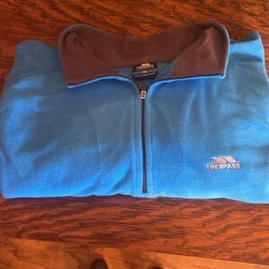Trespass, fleece quarters at blue and gray size, extra large, very soft fleece